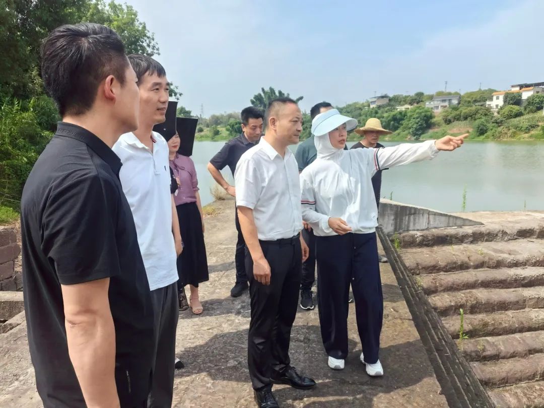 瀘州市生態(tài)環(huán)境局牽頭開展瀨溪河巡河并召開水質(zhì)提升攻堅工作會